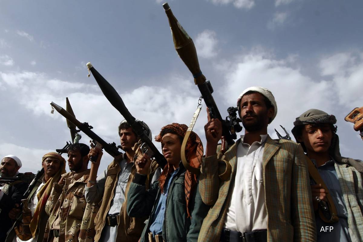 எண்ணெய் ஏற்றுமதிக்கு அதிரடியாகத் திட்டமிட்ட சவுதி அரேபியா: மொத்தமாக முடித்த ஹவுதிகள் | Saudis Found Escape Houthis Shut எண்ணெய் ஏற்றுமதிக்கு அதிரடியாகத் திட்டமிட்ட சவுதி அரேபியா: மொத்தமாக முடித்த ஹவுதிகள் | Saudis Found Escape Houthis Shut