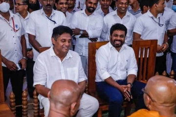 பொதுவெளியில் மக்களின் கவனத்தை ஈர்த்த அநுர மற்றும் சஜித்