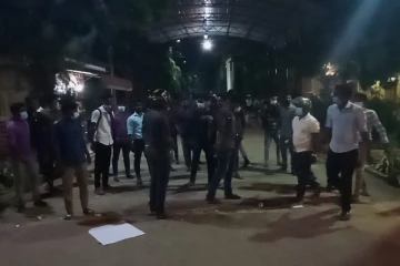 யாழ் பல்கலைக்கழக துணைவேந்தர் அளித்த உறுதிமொழி! - போராட்டத்தை கைவிட்ட மாணவர்கள் (Photos)