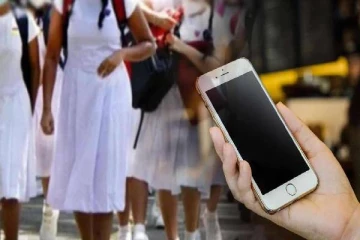 பாடசாலை மாணவர்களுக்கு ஆபாசக் காணொளிகள் ; குற்றச்சாட்டு மீது பொலிஸார் தீவிர விசாரணை