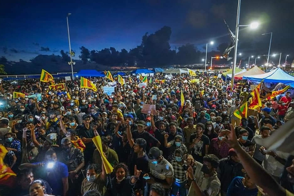 ஆர்.பிரேமதாச மைதானம் போல் காட்சியளித்த காலி முகத்திடல் ஆர்ப்பாட்டம்! | Galle Face Tonight Looks Like Cricket Matches ஆர்.பிரேமதாச மைதானம் போல் காட்சியளித்த காலி முகத்திடல் ஆர்ப்பாட்டம்! | Galle Face Tonight Looks Like Cricket Matches