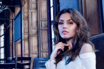 அட்டை படத்திற்கு Sensational  போஸ் கொடுத்த வலிமை ஹீரோயின்! ஷாக் ஆன ரசிகர்கள்