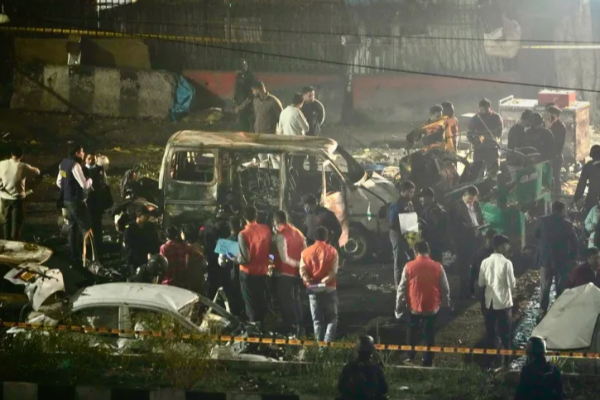 டெல்லி கார் வெடிப்பு சம்பவம்: முன்பே கணித்த பள்ளி மாணவன்! வைரல் பதிவு | School Student Predicts Delhi Blast Incident