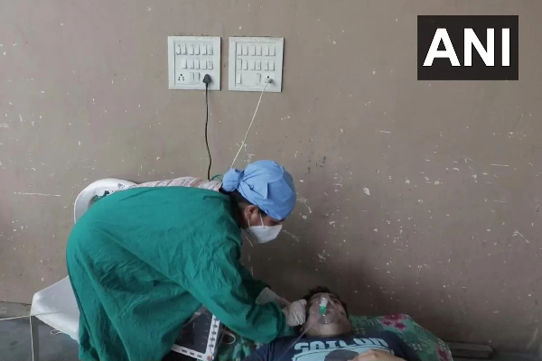 4 மாத கர்ப்பம்!.. கொரோனா நோயாளிகளுக்காக சேவையாற்றும் இளம்பெண்- குவியும் பாராட்டுகள் | Nurse Who Is Pregnant Attends To Covid19 Patients