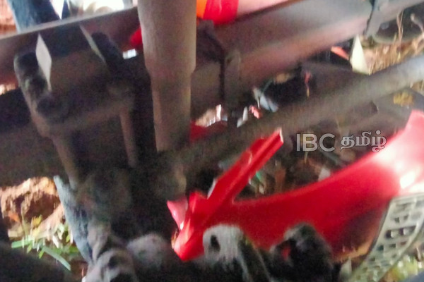 யாழ். ஏ9 வீதியில் கோர விபத்து! பெண் ஒருவர் படுகாயம் | Accident In Jaffna Today
