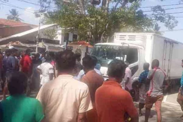 எரிபொருள் பிரச்சினைக்கு தீர்வு  கோரி நாட்டின் பல பகுதிகளில்   போராட்டம்!