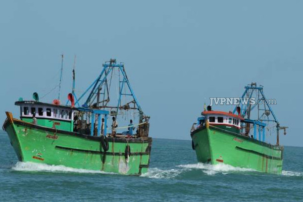 11 இலங்கையர் இந்தியாவில் அதிரடி கைது! | 11 Sri Lankan Fishermen Arrested In India Illegal