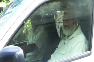 ரணிலை நலம் விசாரிக்க விரைந்த டக்ளஸ் தேவானந்தா ; வைத்தியசாலை முன்பாக பரபரப்பு