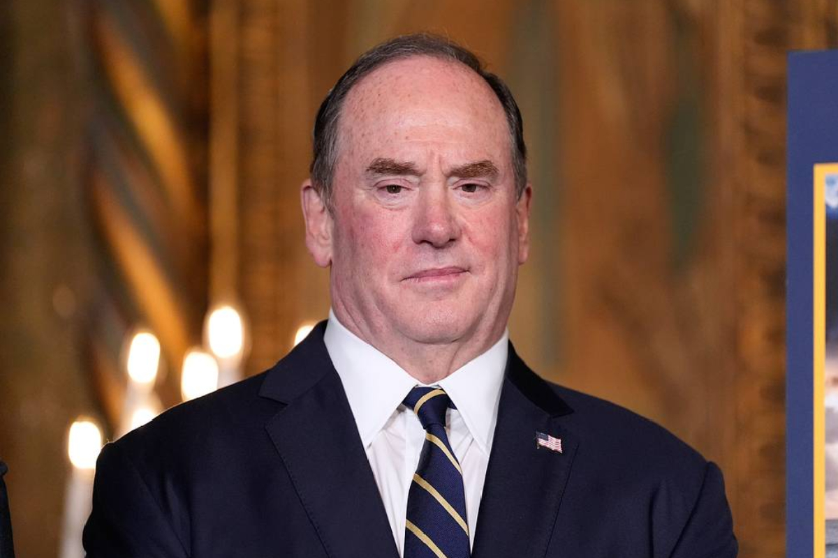 ஹோர்முஸ் முற்றுகைக்கு மத்தியில் அமெரிக்க கடற்படை செயலாளர் பதவி விலகினார் | Us Navy Secretary Resigns