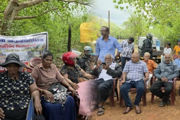 மழைக்கு மத்தியிலும் வசாவிளான் மக்களின் காணி விடுவிப்புப் போராட்டம்