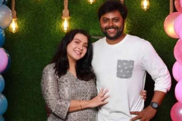 தனது இரட்டை குழந்தைகளின் போட்டோ வெளியிட்ட சீரியல் நடிகை ஸ்வேதா- குவியும் லைக்ஸ்