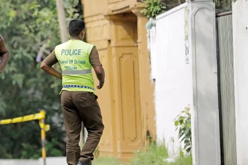 கணவர் வெளிநாட்டில்... இளம் மனைவி மர்மமான முறையில் உயிரிழப்பு