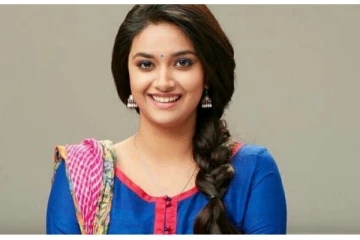 மீண்டும் கடற்கரை புகைப்படத்தை வெளியிட்ட நடிகை கீர்த்தி சுரேஷ், என்ன செய்துகொண்டு இருக்கிறார் பாருங்க