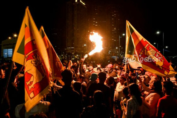 காலி முகத்திடல் போராட்டக்களத்தில் குழப்பம்! நால்வர் படுகாயம் | Galle Face Protest Four Were Seriously Injured