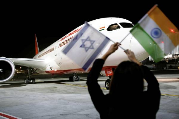 இஸ்ரேலில் உக்கிரமடையும் போர் பதற்றம்! ஏர் இந்தியா விமான சேவை ரத்து | Air India Flight Canceled Israel War