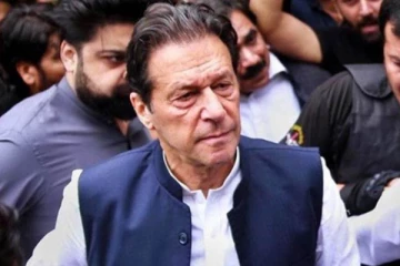 இம்ரான் கான் இனி தேர்தலில் 5 ஆண்டுகள் போட்டியிட முடியாது - 3 ஆண்டுகள் சிறை தண்டனை விதித்த நீதிமன்றம்..!