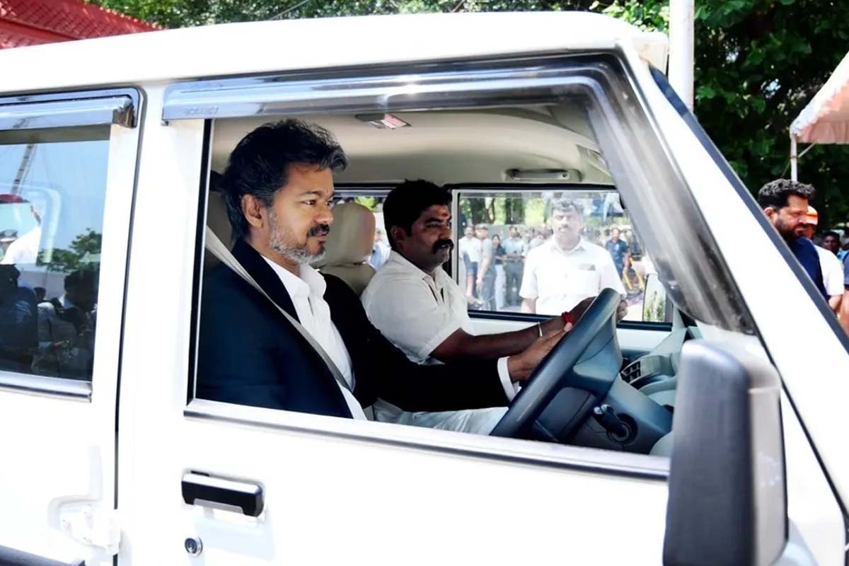 புதிய வாகனத்தில் டிரைவராக அமர்ந்த தமிழக முதல்வர்! | Chief Minister Vijay Drives New Vehicle