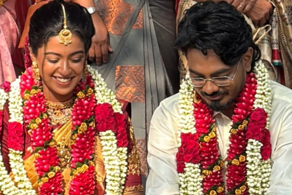 பாரதி கண்ணம்மா சீரியல் நடிகை ரோஷினிக்கு திருமணம் முடிந்தது... மாப்பிள்ளை யார் தெரியுமா? ஜோடியின் புகைப்படம் இதோ | Bharathi Kannamma Roshni Haripriyan Got Married பாரதி கண்ணம்மா சீரியல் நடிகை ரோஷினிக்கு திருமணம் முடிந்தது... மாப்பிள்ளை யார் தெரியுமா? ஜோடியின் புகைப்படம் இதோ | Bharathi Kannamma Roshni Haripriyan Got Married