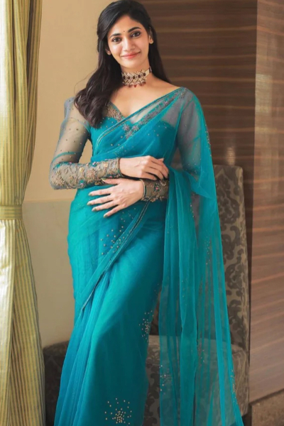 losliya recent saree photos losliya recent saree photos