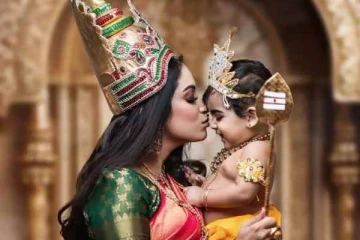 தனது மகளுக்கு முருகர் வேடம் போட்டு போட்டோ ஷுட் நடத்திய பிரபல தொகுப்பாளினி- கலக்கல் போட்டோஸ்