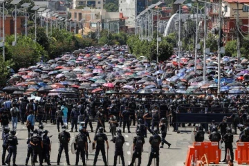 நேபாளத்தில் வேலை நிறுத்தத்தில் குதித்த ஆசிரியர்கள் : மூடப்பட்டன பாடசாலைகள்