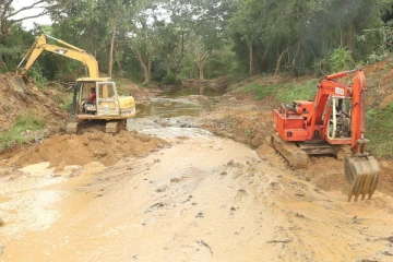 ஆற்றுப் பகுதியிலிருந்து அகழ்ந்தெடுக்கப்பட்ட மணல் தொடர்பில் முன்வைக்கப்பட்ட கோரிக்கை(Photos)