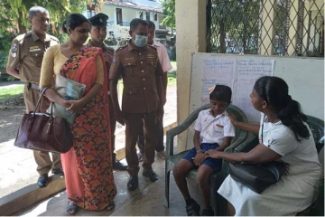 புலமைப்பரிசில் பரீட்சைக்கு தோற்றிய மாணவன் இடைநடுவே விபத்து : விரைந்து செயற்பட்ட காவல்துறை அதிகாரி