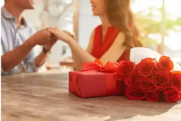 காதலர் தினத்தை கொண்டாட தயாராகி விட்டீர்களா? இவை அனைத்தையும் தாண்டி தான் கொண்டாட வேண்டும்!