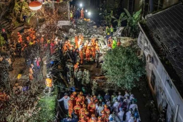 கேஸ் சிலிண்டர் வெடித்து விபத்து - ஹோட்டல் இடிந்து விழுந்ததால் 16 பேர் பலி