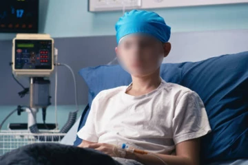 புற்று நோயினால் உயிருக்கு போராடிய ஆறு வயது சிறுவனின் நெகிழ்ச்சி செயல்