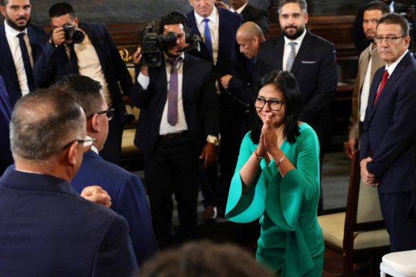 வெனிசூலாவின் இடைக்கால ஜனாதிபதியாக பதவியேற்றார் டெல்சி ரோட்ரிக்ஸ் | Delcy Sworn In As Interim President Of Venezuela