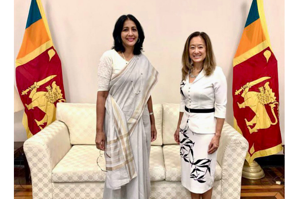 இலங்கைக்கான அமெரிக்க தூதுவருக்கும் வெளிவிவகார அமைச்சின் செயலாளருக்குமிடையில் சந்திப்பு | Aruni Wijewardane And Julie Chung Met இலங்கைக்கான அமெரிக்க தூதுவருக்கும் வெளிவிவகார அமைச்சின் செயலாளருக்குமிடையில் சந்திப்பு | Aruni Wijewardane And Julie Chung Met