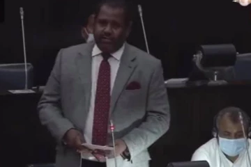 ரணிலின் இரட்டை நிலைப்பாட்டுக்கு நாடாளுமன்றத்தில் விசனம்