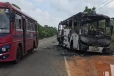 திருகோணமலையில் இருந்து கொழும்பு நோக்கிப் பயணித்த சொகுசுப் பேருந்து தீக்கிரை
