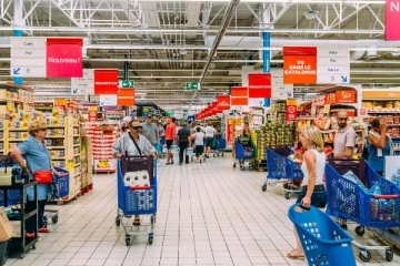 பிரான்ஸில் உணவு பொருட்களை தவிர்க்கும் மக்கள்!