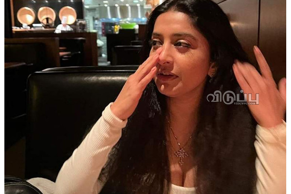 41 வயதில் இப்படியா!! இறுக்கமான டி சர்ட்டில் நடிகை மீரா ஜாஸ்மின் வெளியிட்ட புகைப்படங்கள்.. | Meera Jasmine Latest Photos Post Viral