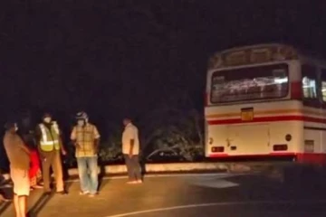 ජීවිත 45ක් සමඟ ප්‍රපාතයකට පෙරළීමට ගොස් අනූ නමයෙන් බේරුණ බස් රථ අනතුර..(VIDEO)