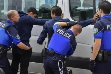 வலதுசாரி தீவிரவாதிகளின் நிகழ்வை தடுத்து நிறுத்திய தோகோ கன்டோன் பொலிஸ்