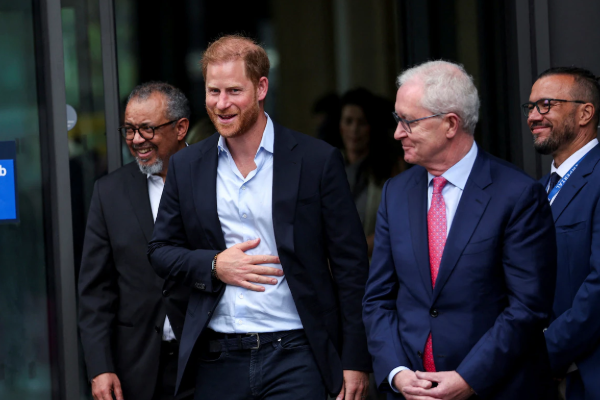19 மாதங்களின் பின் தந்தையை சந்தித்த இளவரசர் ஹாரி | Prince Harry Meets His Father After 19 Months