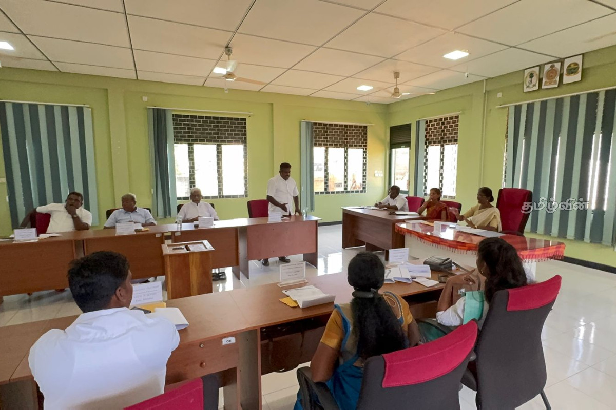 மாந்தை கிழக்கு பிரதேச சபையில் பதற்றம் - தவிசாளர் மீதான நம்பிக்கையில்லா பிரேரணை | Eastern Pradeshiya Sabha Motion Against Speaker