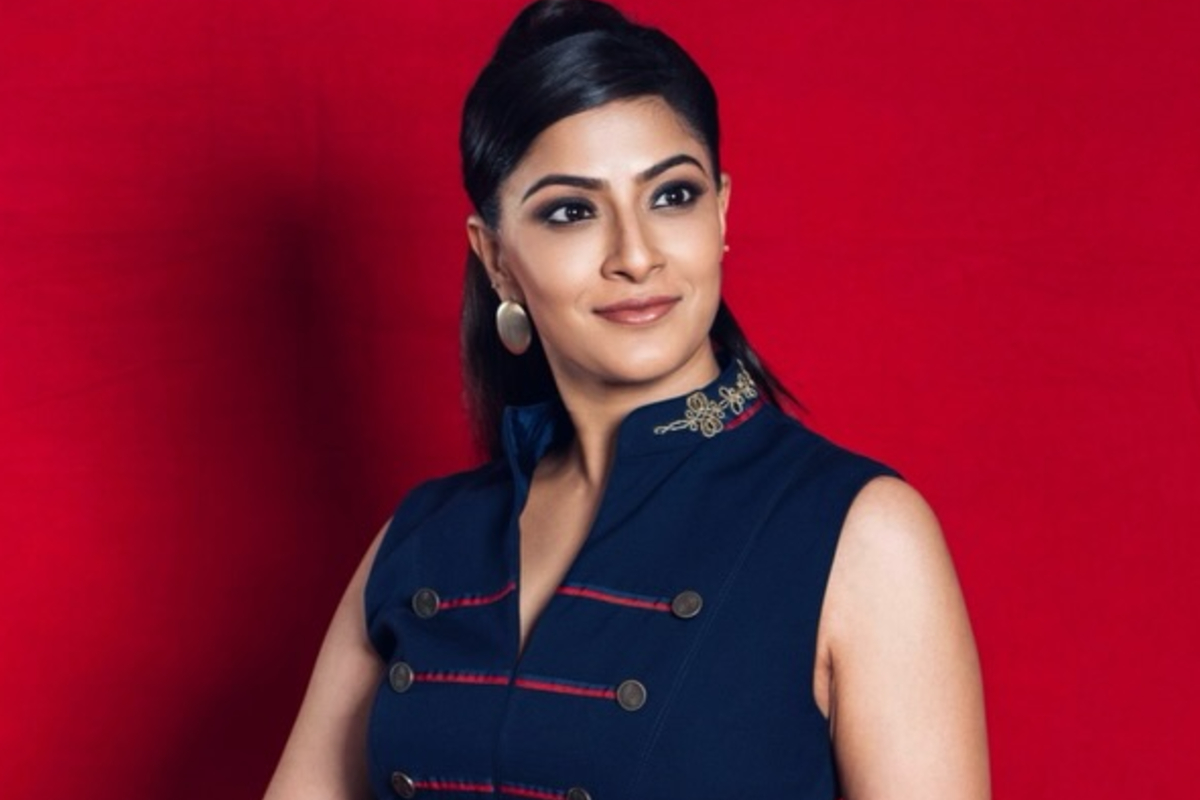 காசு இல்லாதவங்களுக்கு குழந்தை எதுக்கு?: நடிகை வரலக்ஷ்மி சரத்குமார் | Varalaxmi Sarathkumar On Money And Having Children