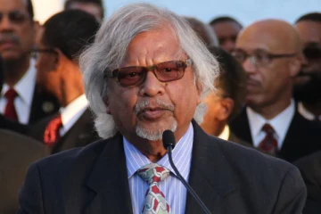 தேச தந்தை மகாத்மா காந்தியின் பேரன் காலமானார்..!