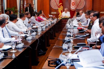 பதவியை இராஜினாமா செய்ய மறுக்கும் அமைச்சர்!