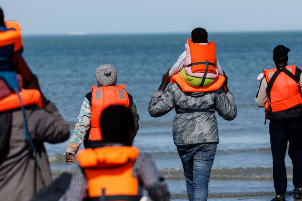 பிரித்தானியாவில் புலம்பெயர்ந்தோரின் பிள்ளைகள்கூட நாடுகடத்தப்படும் அபாயம் ; இலங்கையர்களின் நிலை என்ன? | Even Children Of Asylum Seeker Being Deported Uk