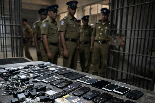 பூஸா சிறையில் பல இலட்சம் ரூபா பெறுமதியான தொலைபேசிகள்! | Mobiles Worth Several Lakhs Found Boossa Prison