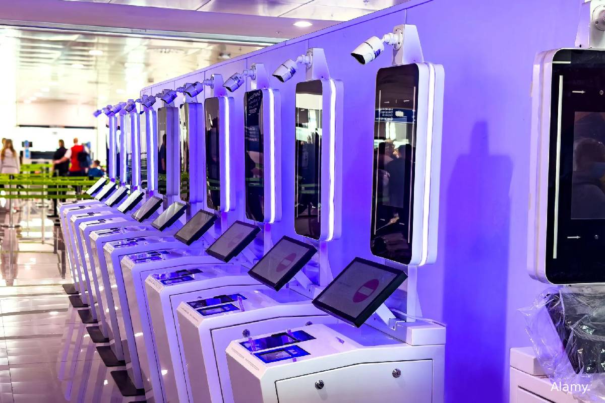 Entry Exit திட்டம்: ஐரோப்பா முழுவதும் விமான நிலையங்களில் நீண்ட வரிசைகளில் பயணிகள் | Long Que In Europe Airports Due To Ees System Entry Exit திட்டம்: ஐரோப்பா முழுவதும் விமான நிலையங்களில் நீண்ட வரிசைகளில் பயணிகள் | Long Que In Europe Airports Due To Ees System