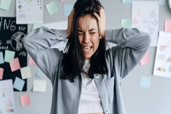 Seasonal Affective Disorder: பருவகால மனச்சோர்வு ஒரு நோயா! அறிகுறிகள் எப்படியிருக்கும்? | Seasonal Affective Disorder Symptoms In Tamil