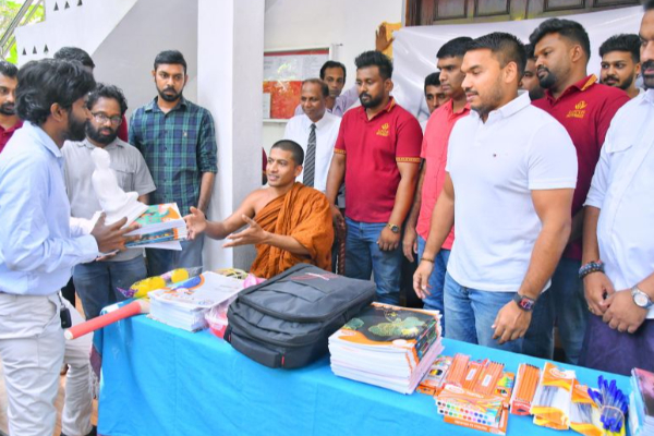 தனது சம்பளத்தை நன்கொடையாக வழங்கிய நாமல் ராஜபக்ச | Adaraya Reliefsl Support Srilanka Namal Rajapaksa