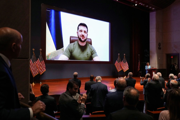 நாடாளுமன்றத்தில் ஜெலன்ஸ்கி உருக்கம்: எழுந்து நின்று கெளரவித்த எம்.பிக்கள்! | Us Parliament Ukraine President Request No Flying