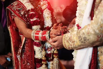 தாலி கட்டும் நேரத்தில் கரண்ட் கட்: திருமண வீட்டில் நடந்த களேபரம்